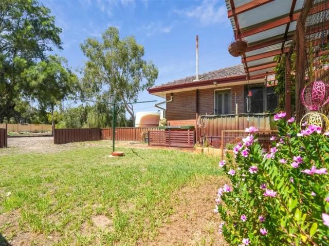 Cottage for rent in Munster, Western Australia