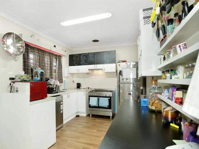Cottage for rent in Munster, Western Australia