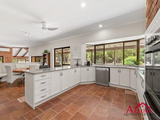 Cottage for rent in Cardup, Western Australia