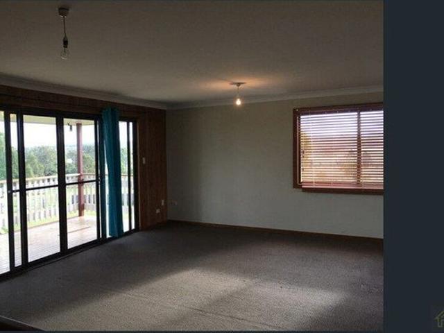 Cottage for rent in Tamborine, Queensland