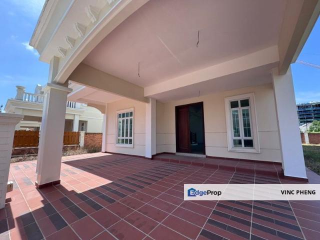House for sale in Malaka