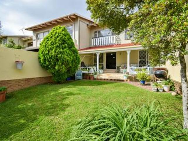 Townhouse for sale in Waterkloof, Gauteng