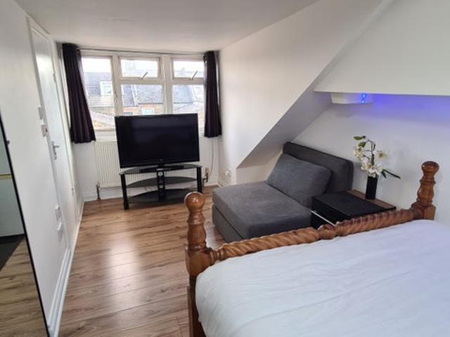 Studio for rent in Harlesden, Greater London