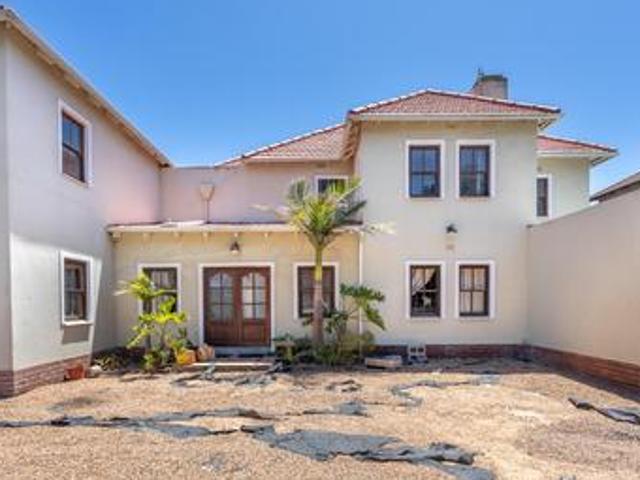 House for sale in Southern Suburbs, Cape Town