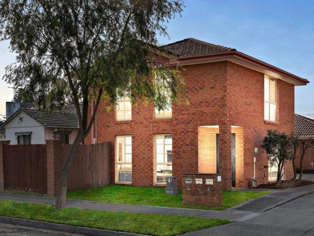 Townhouse for sale in Camerons Creek, Victoria