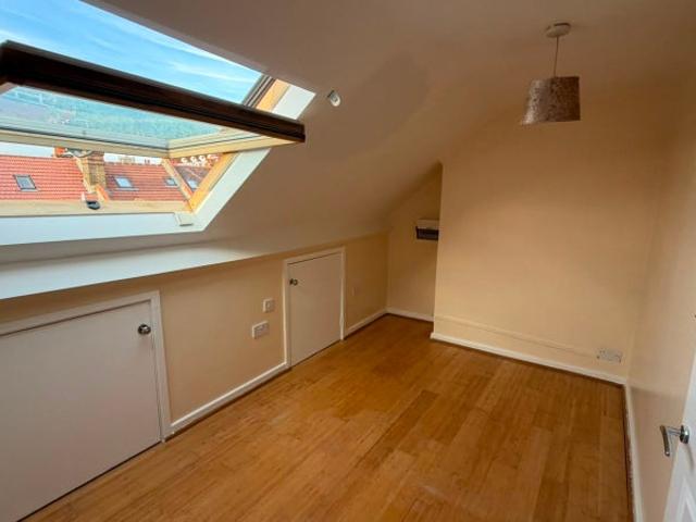 Studio for rent in London Borough of Merton, Collier's Wood