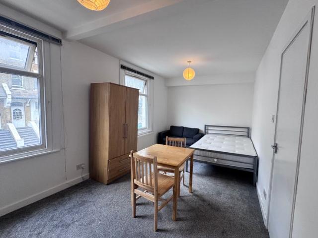Studio for rent in Kilburn, Greater London