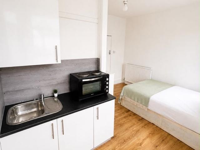 Studio for rent in Harlesden, Greater London