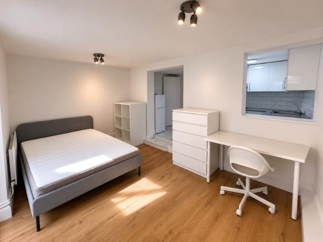 Studio for rent in Chalk Farm, Greater London
