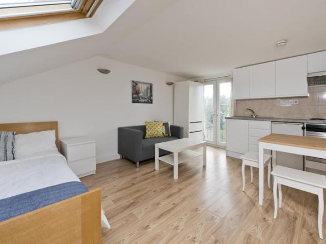 Studio for rent in Shepherd's Bush, Greater London