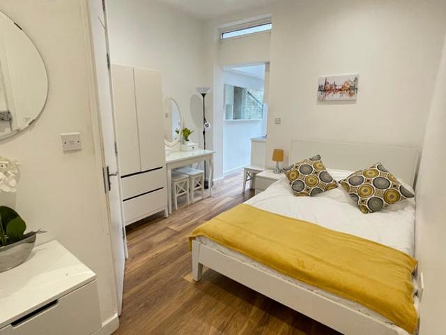 Studio for rent in Shepherd's Bush, Greater London
