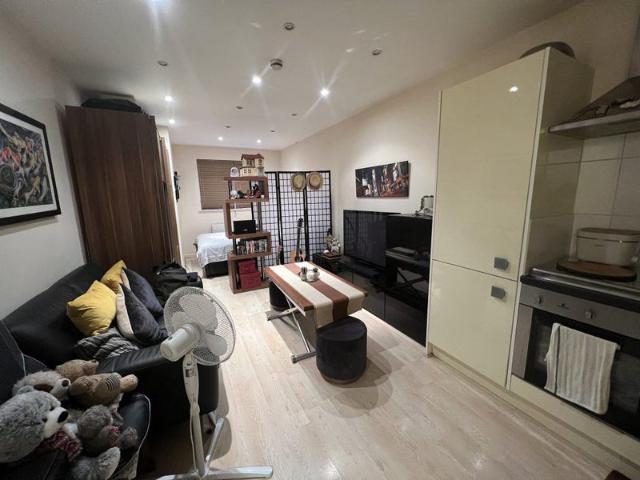 Studio for rent in Temple Fortune, Greater London