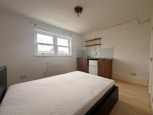 Studio for rent in London Borough of Hounslow, Greater London
