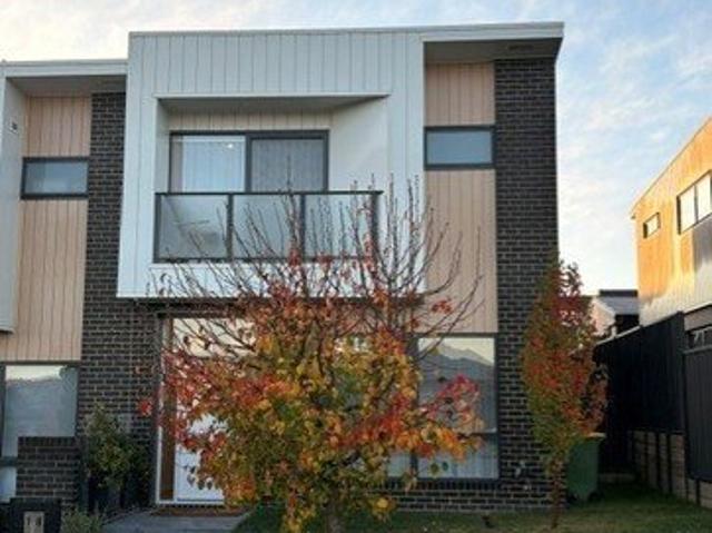 Townhouse for rent in Queanbeyan, New South Wales
