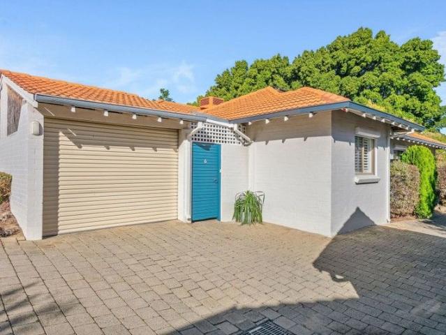 Villa for sale in Claremont