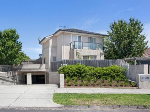 Townhouse for rent in Carnegie, Melbourne