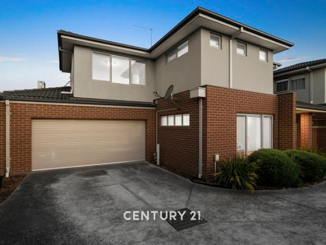 Townhouse for sale in Cranbourne, Melbourne