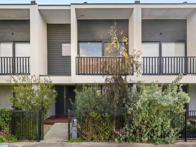 Townhouse for sale in Camerons Creek, Victoria