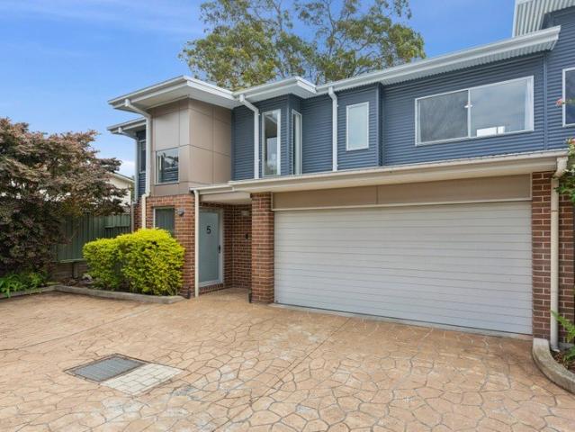 Townhouse for sale in Wyoming, Gosford