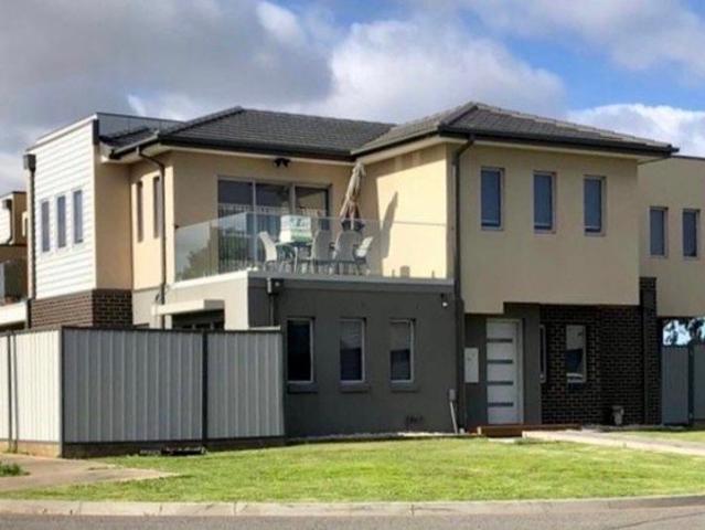 Townhouse for sale in Camerons Creek, Victoria