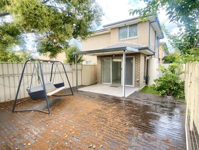 Townhouse for rent in Sydney, New South Wales