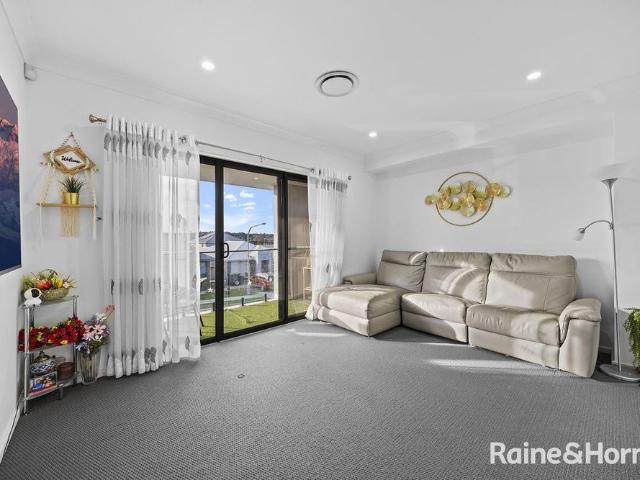 House for rent in Claymore, Sydney