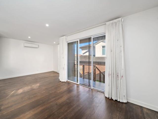 Townhouse for rent in Camerons Creek, Victoria