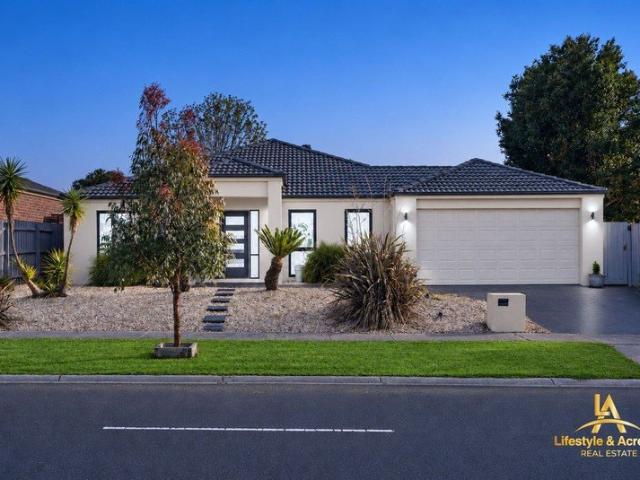 House for rent in Brookland Greens Estate, Melbourne