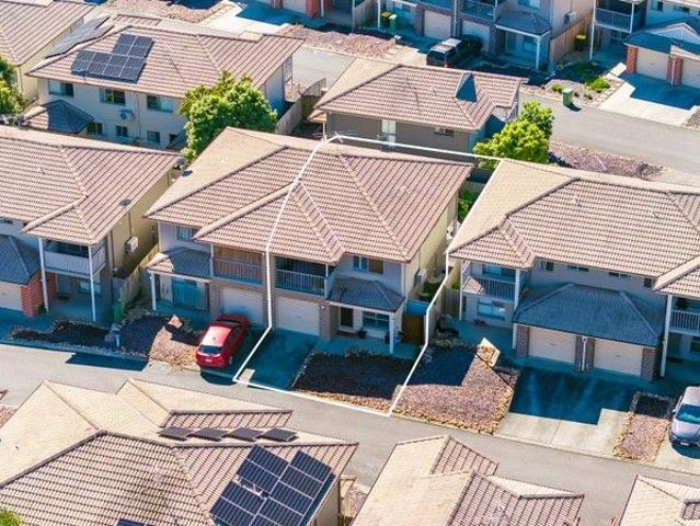 Townhouse for sale in Murrumba Downs