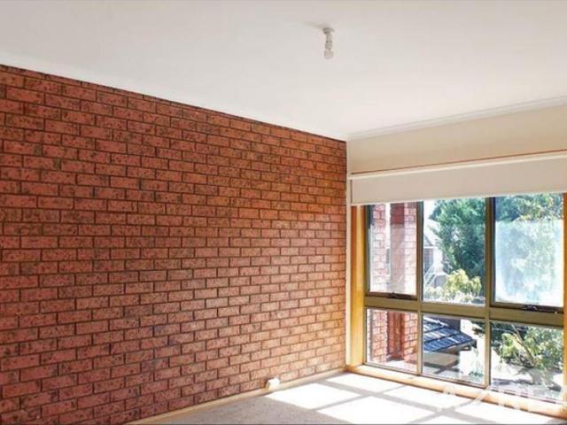 Townhouse for rent in Sunshine, Melbourne