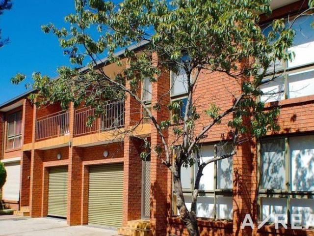 Townhouse for rent in Sunshine, Melbourne
