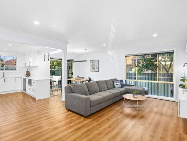 Townhouse for rent in Wollongong West, New South Wales