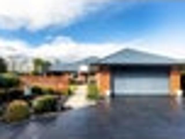 House for sale in Chaslands, Canterbury