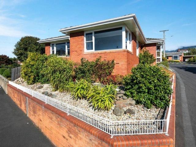 Villa for rent in New Town, Hobart