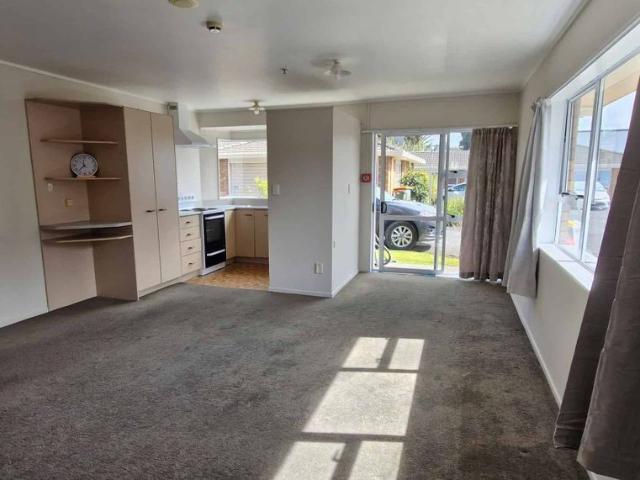 Townhouse for rent in Owhata