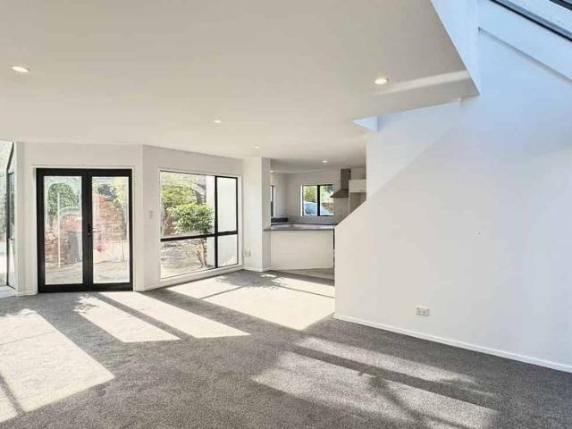 Townhouse for rent in Heathcote, Canterbury
