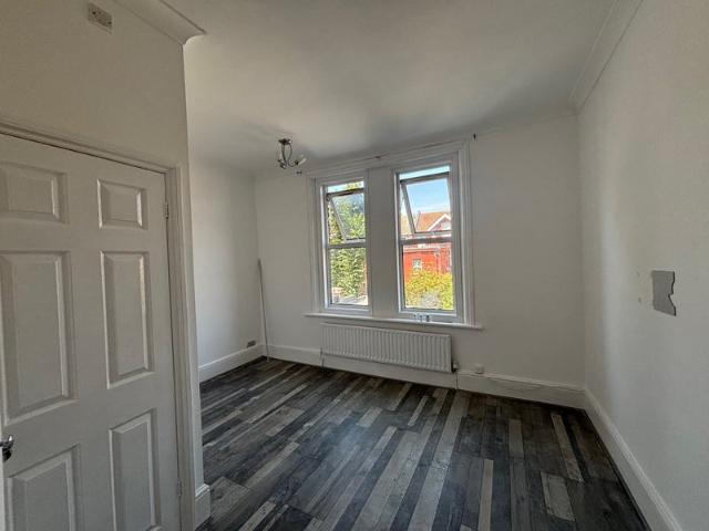Apartment for rent in Mapesbury, Greater London