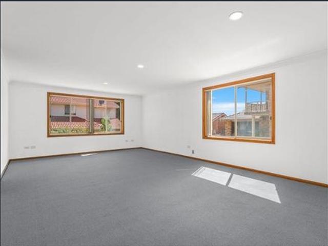 Townhouse for rent in Wollongong West, New South Wales