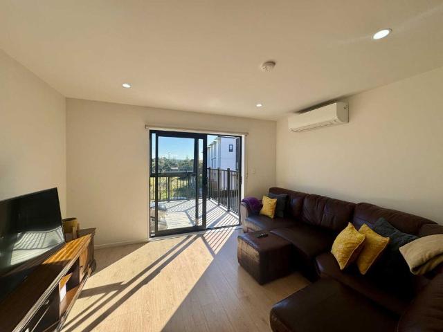 Townhouse for rent in Hobsonville, Upper Harbour
