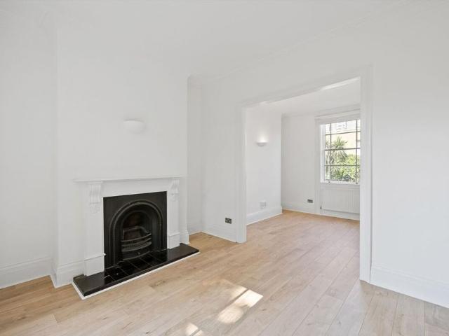 Townhouse for rent in The Borough, Greater London
