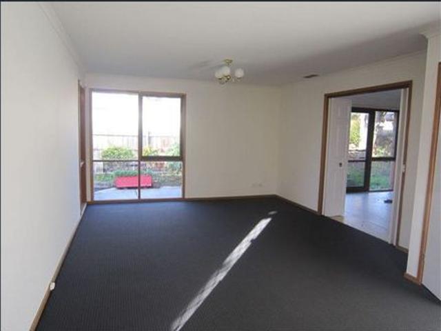 Townhouse for rent in Bentleigh East, Melbourne