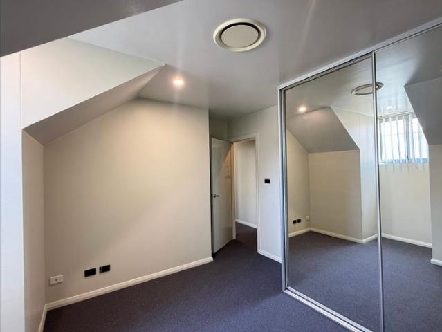 Townhouse for rent in Sydney, New South Wales
