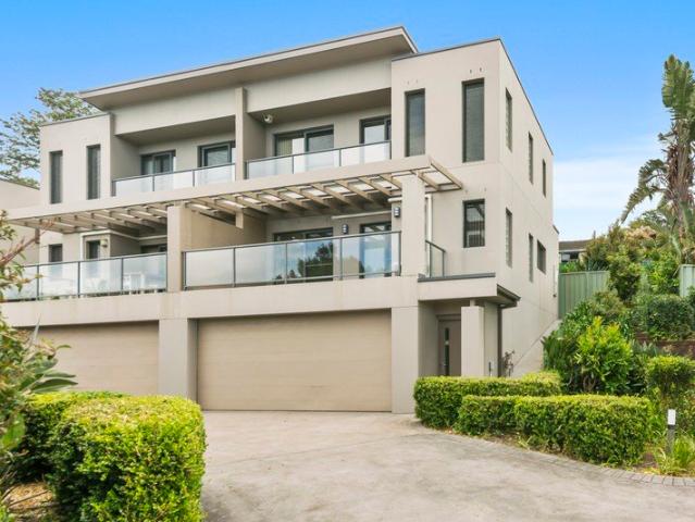 Townhouse for rent in Wollongong West, New South Wales