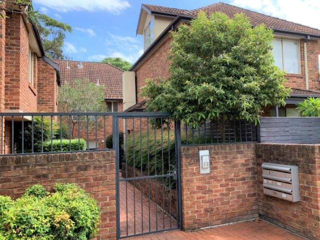 Townhouse for rent in Lower North Shore, Sydney
