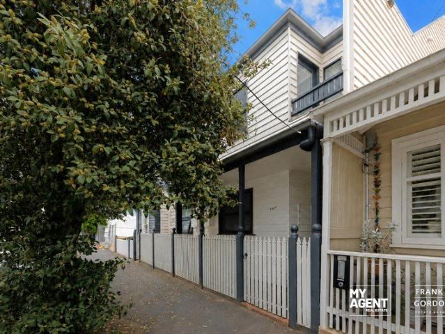 Townhouse for rent in Camerons Creek, Victoria