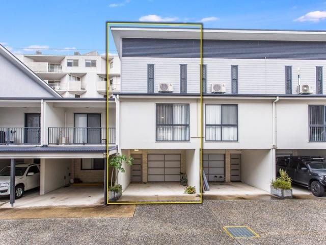 Townhouse for rent in Toombul, Queensland