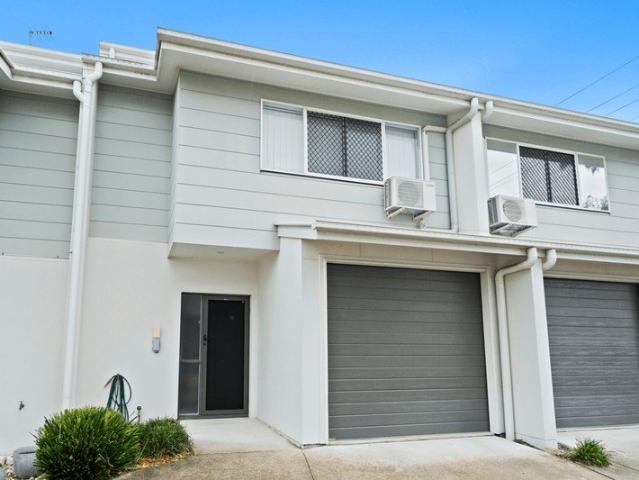 Townhouse for rent in Ormiston, Greater Brisbane