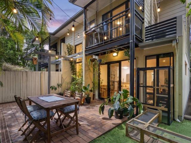 Townhouse for sale in Annerley, Greater Brisbane