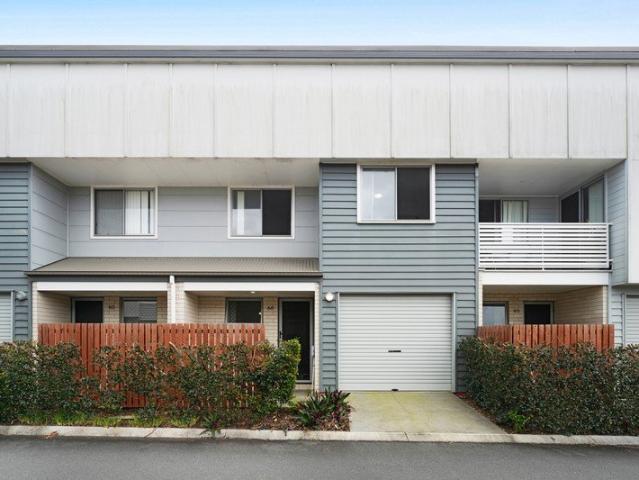 Townhouse for sale in Bay Side Villas, Greater Brisbane