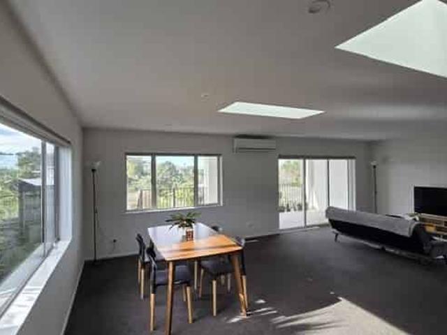 Townhouse for rent in Whangaparaoa, Oroua County